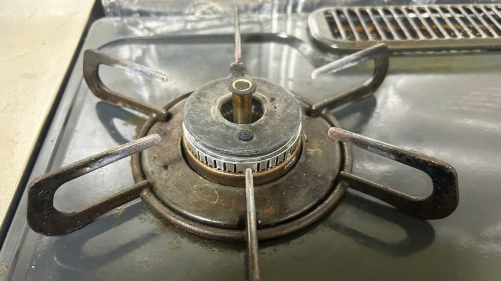 年間使用したガスコンロの五徳。変形やガタつきがない様子