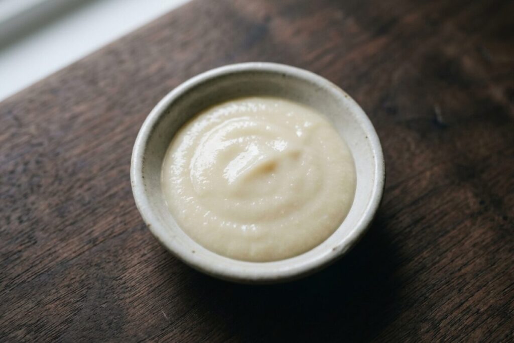 中華料理の泥（ニー）ペースト状にしたにんにく（蒜泥）