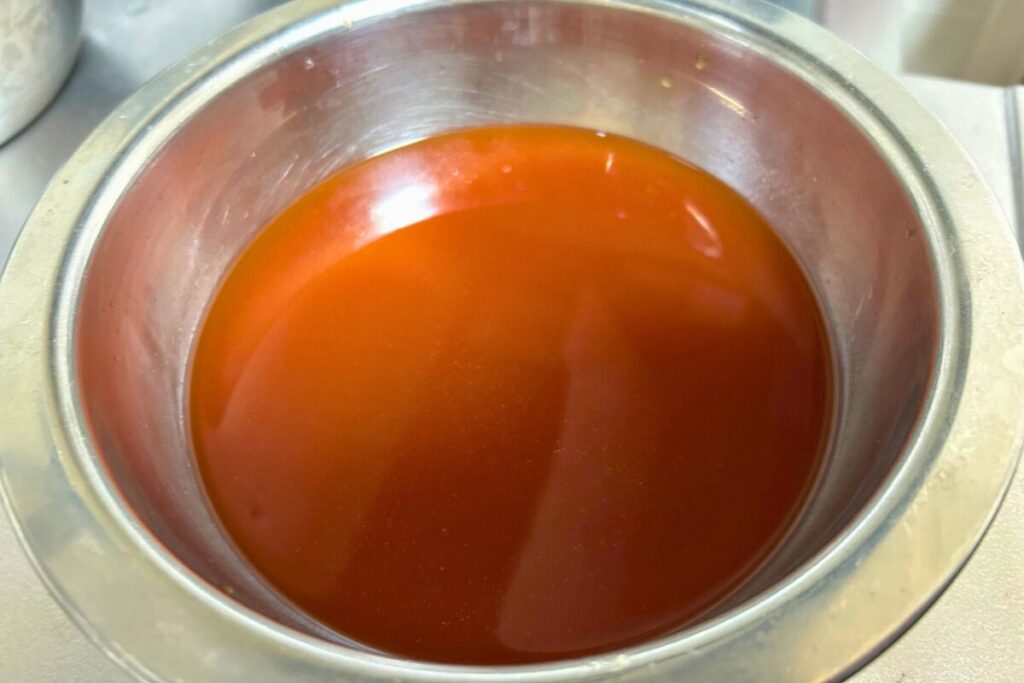 ボウルに合わせた甘酢あんの合わせ調味料