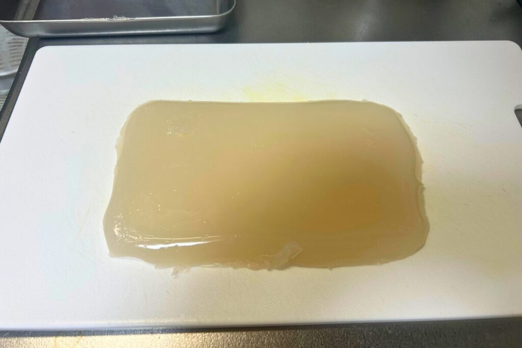 1晩寝かせ、やや締まったわらび餅