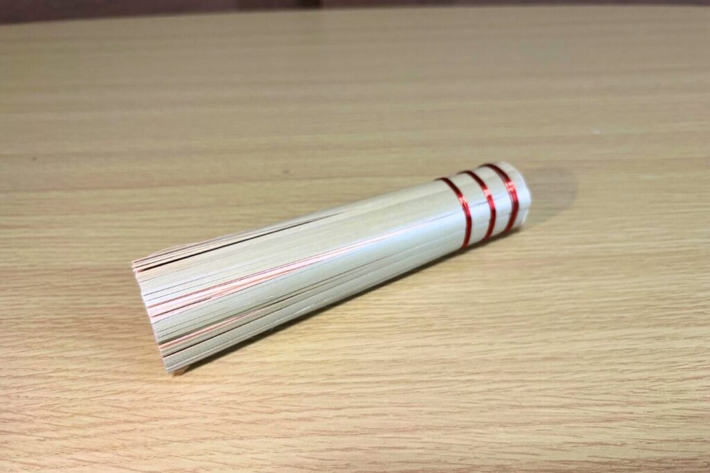 竹ササラ単体。竹を束ねた鉄鍋専用の洗浄道具