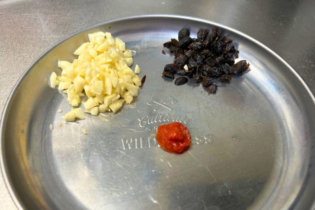 にんにく・豆豉・豆板醤の香りの主役たち