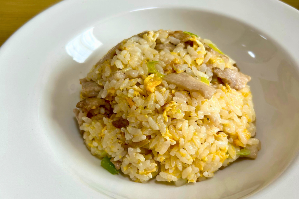 ご飯4:卵1の黄金比で仕上げた、しっとりパラリのチャーハン