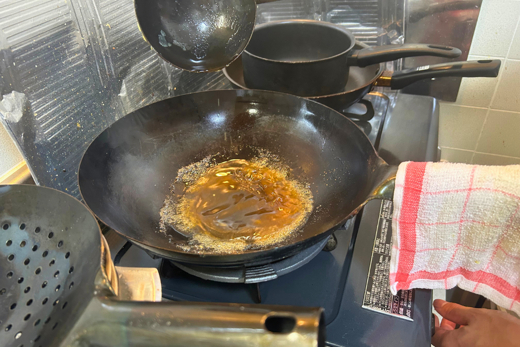 ツヤと透明感が出て、とろみが安定した天津飯の甘酢あん