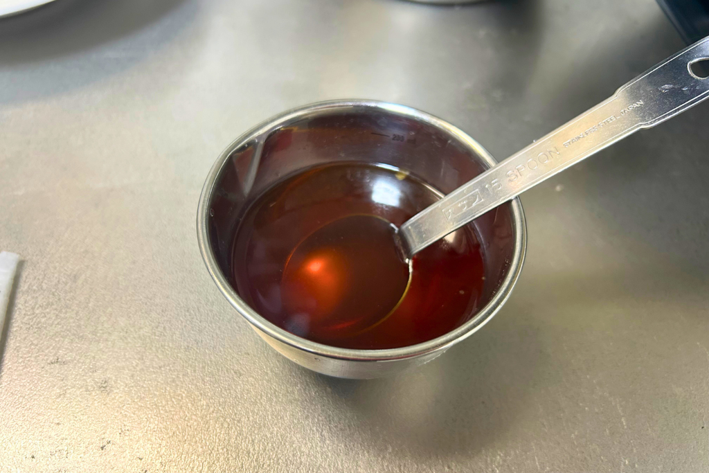 鶏ガラスープ・酢・醤油・砂糖を6:1:1:1で合わせた天津飯の甘酢ダレ