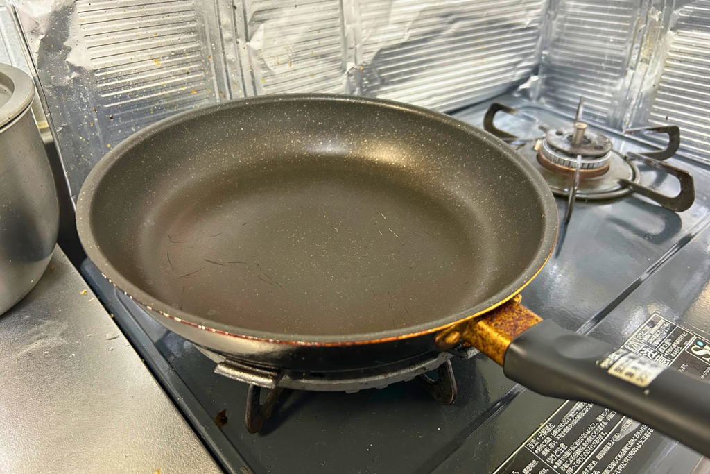 自宅で使用しているテフロン加工フライパンの全体像